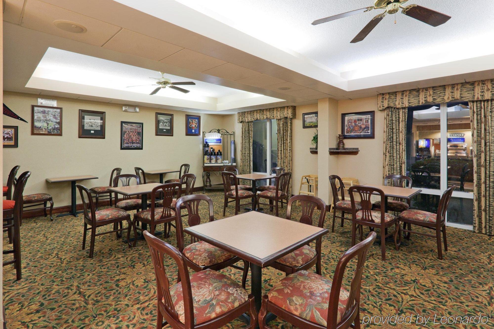 Holiday Inn Express & Suites - Oxford By Ihg Exterior photo