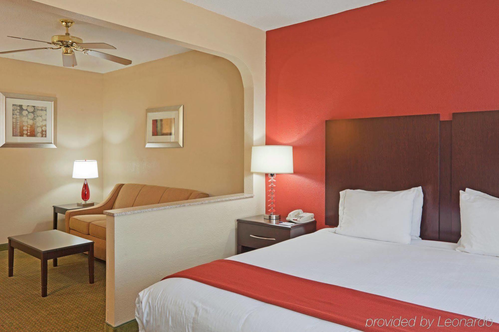 Holiday Inn Express & Suites - Oxford By Ihg Exterior photo